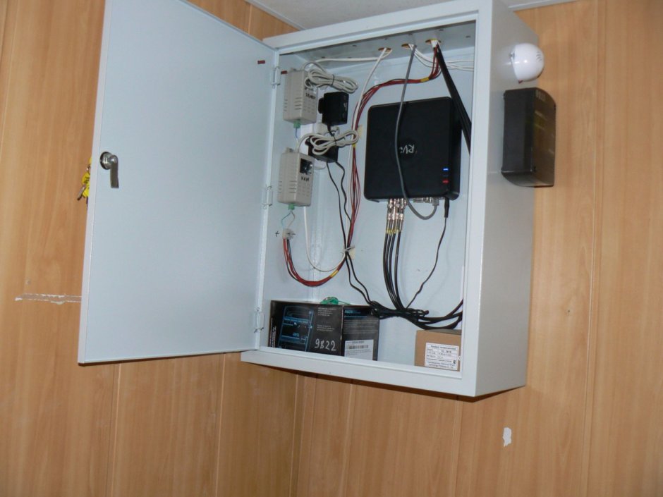 Полка в прихожую для мелочей