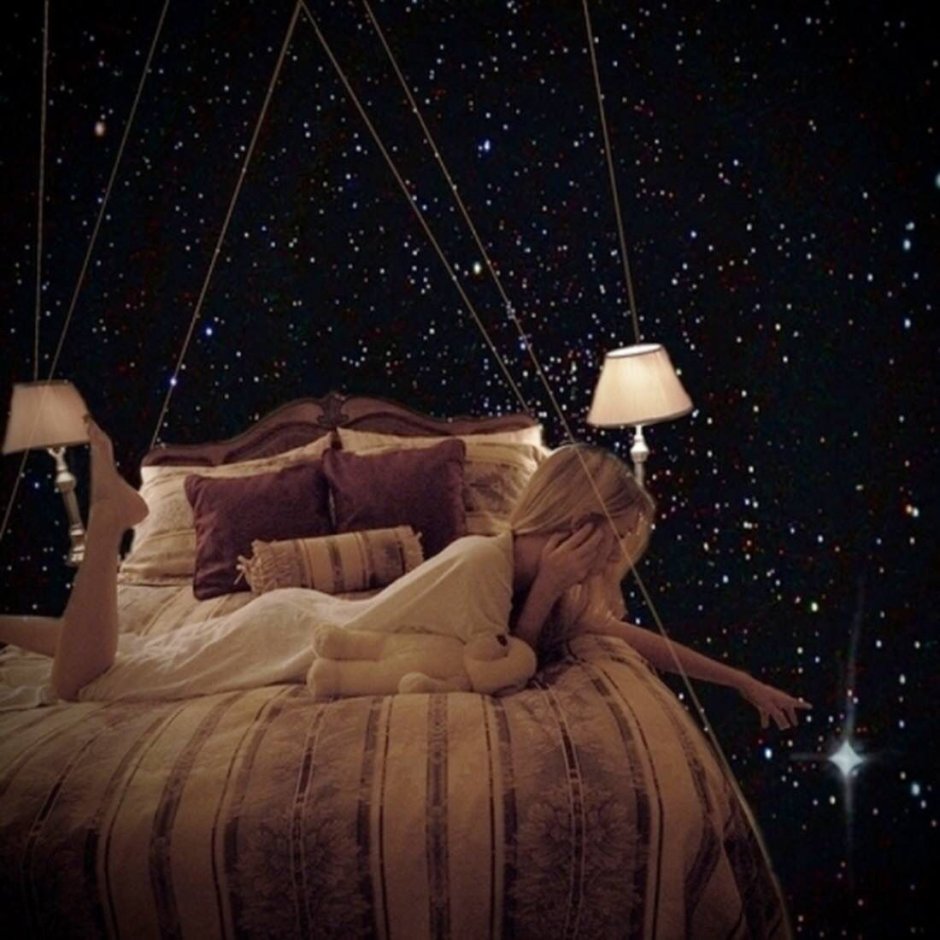 Ночная красивая кровать