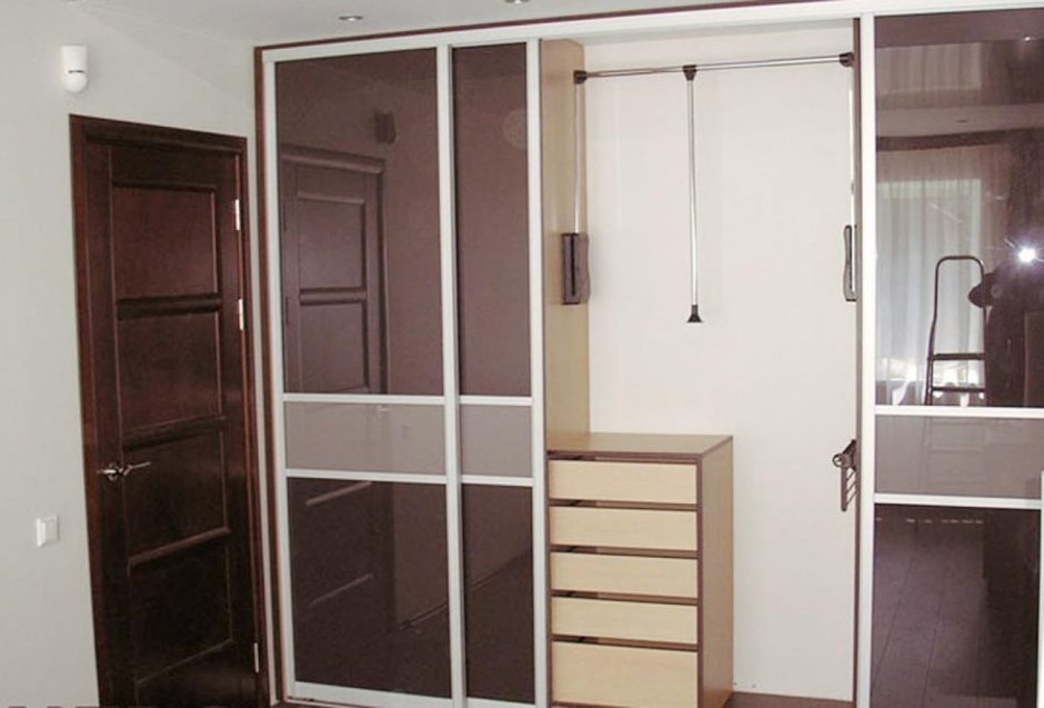 Шкаф вплотную к двери