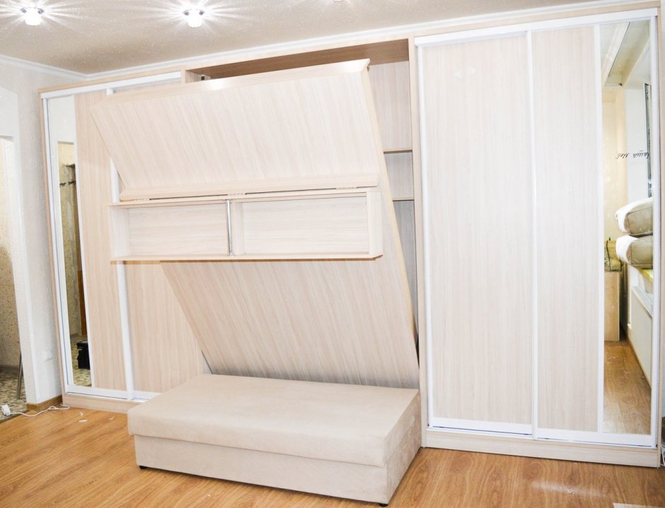 Встроенные шкафы с диваном