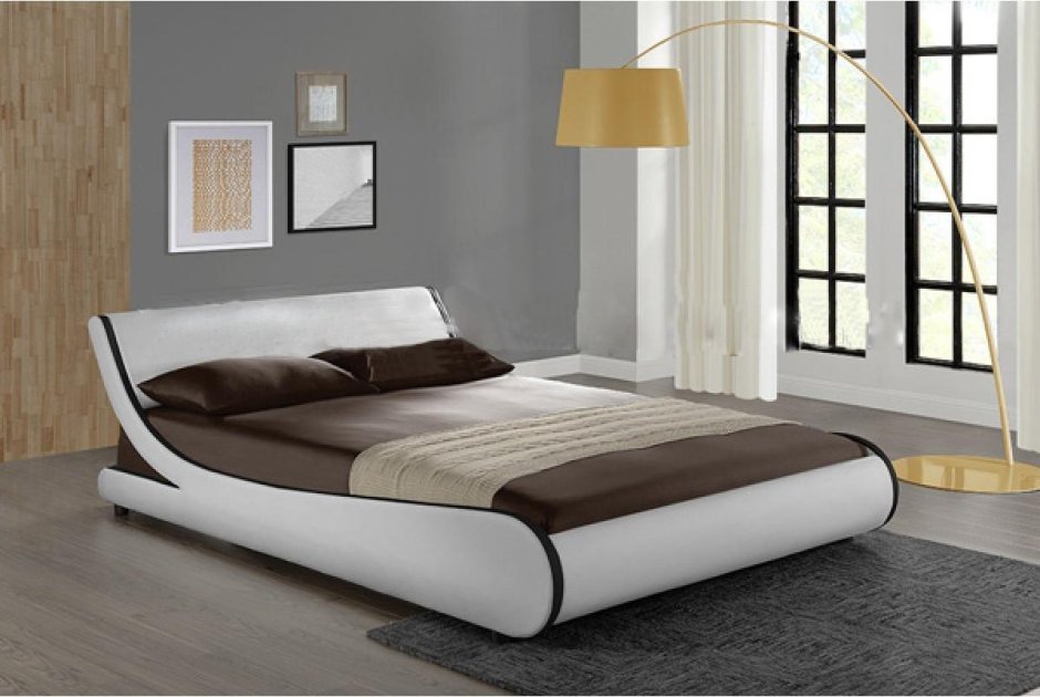 Кровать с полками в изголовье