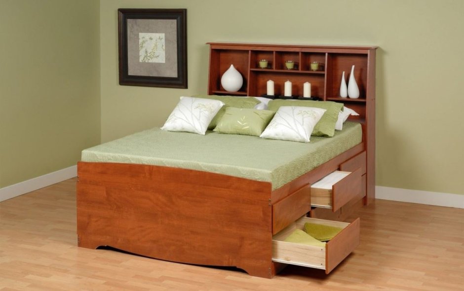 Полки над кроватью