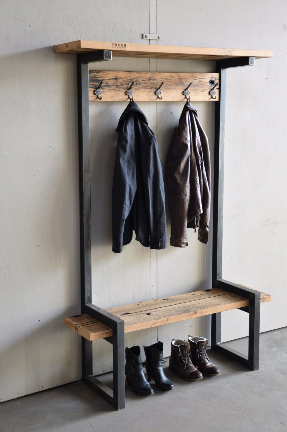 Прихожая с рейками