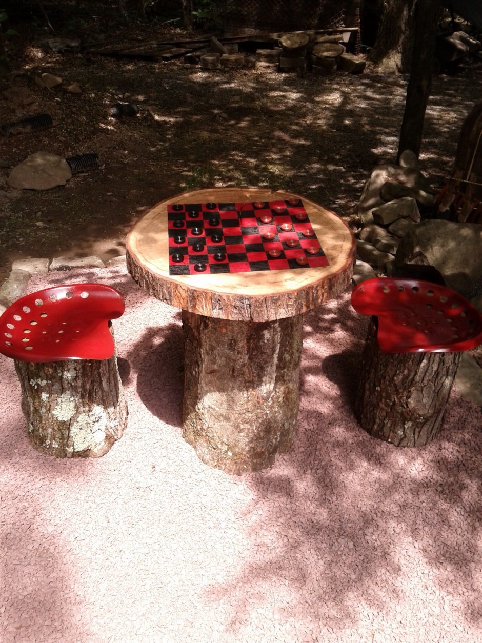 Стол из пеньков для сада