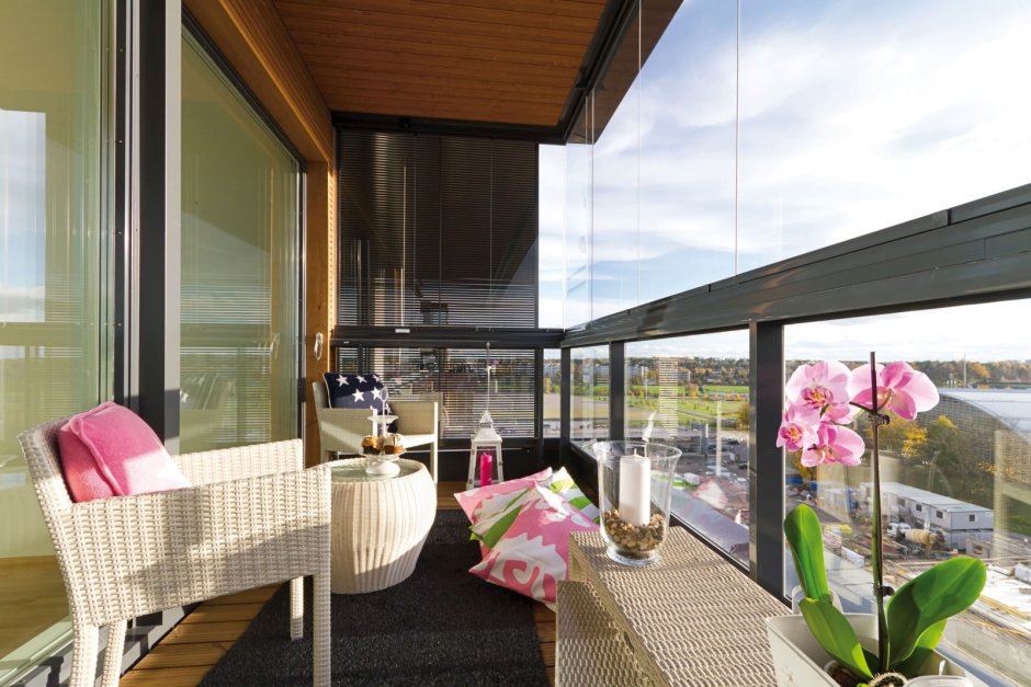 Барная стойка на панорамном балконе