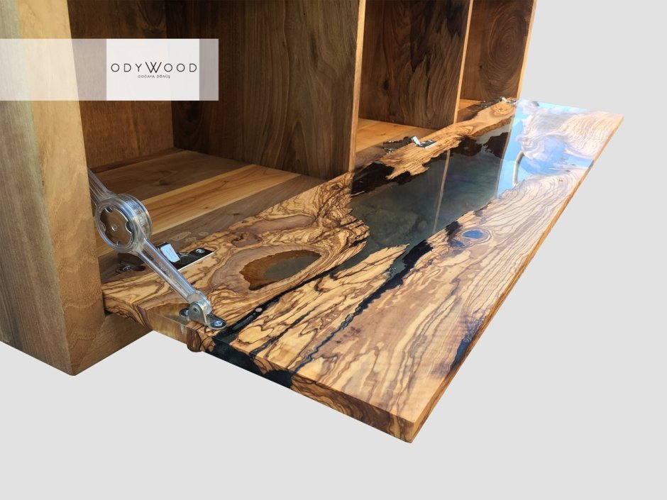 Мебельные фасады из эпоксидной смолы и дерева