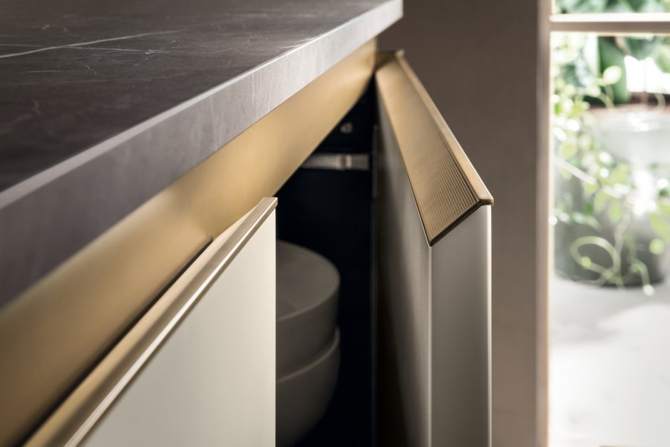 Открывание фасадов без ручек