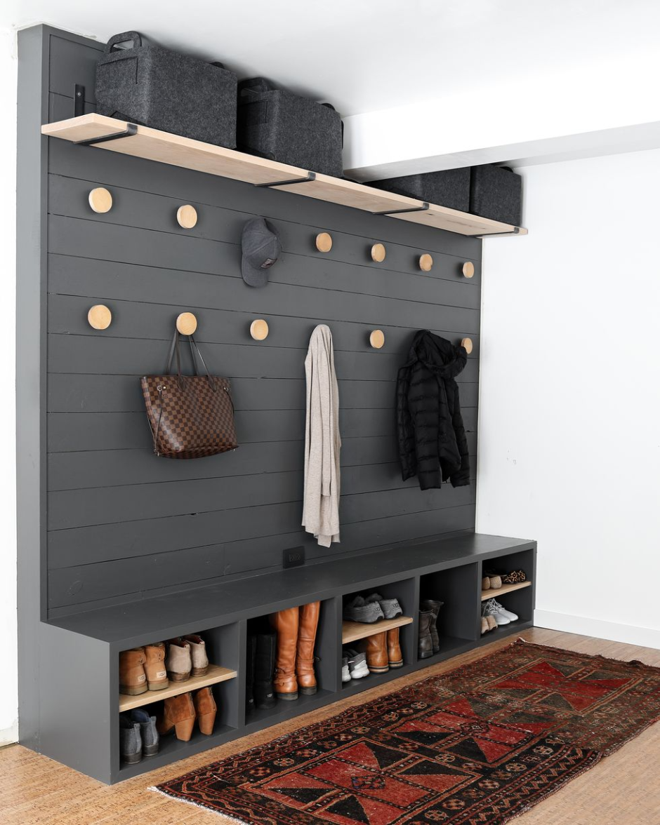 Полка для шапок в прихожую