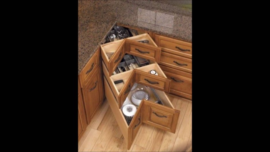 Наполнение углового шкафа на кухне