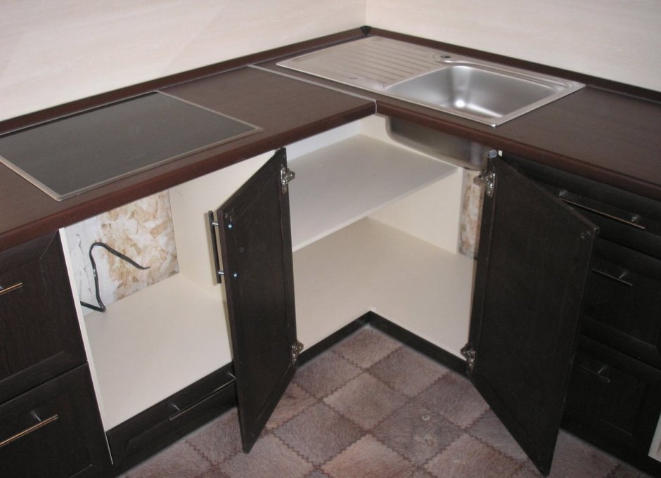 Угловой шкафчик на кухню