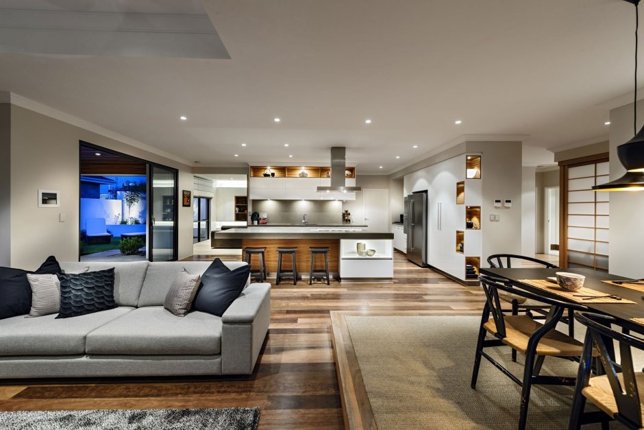 Белая кухня в доме