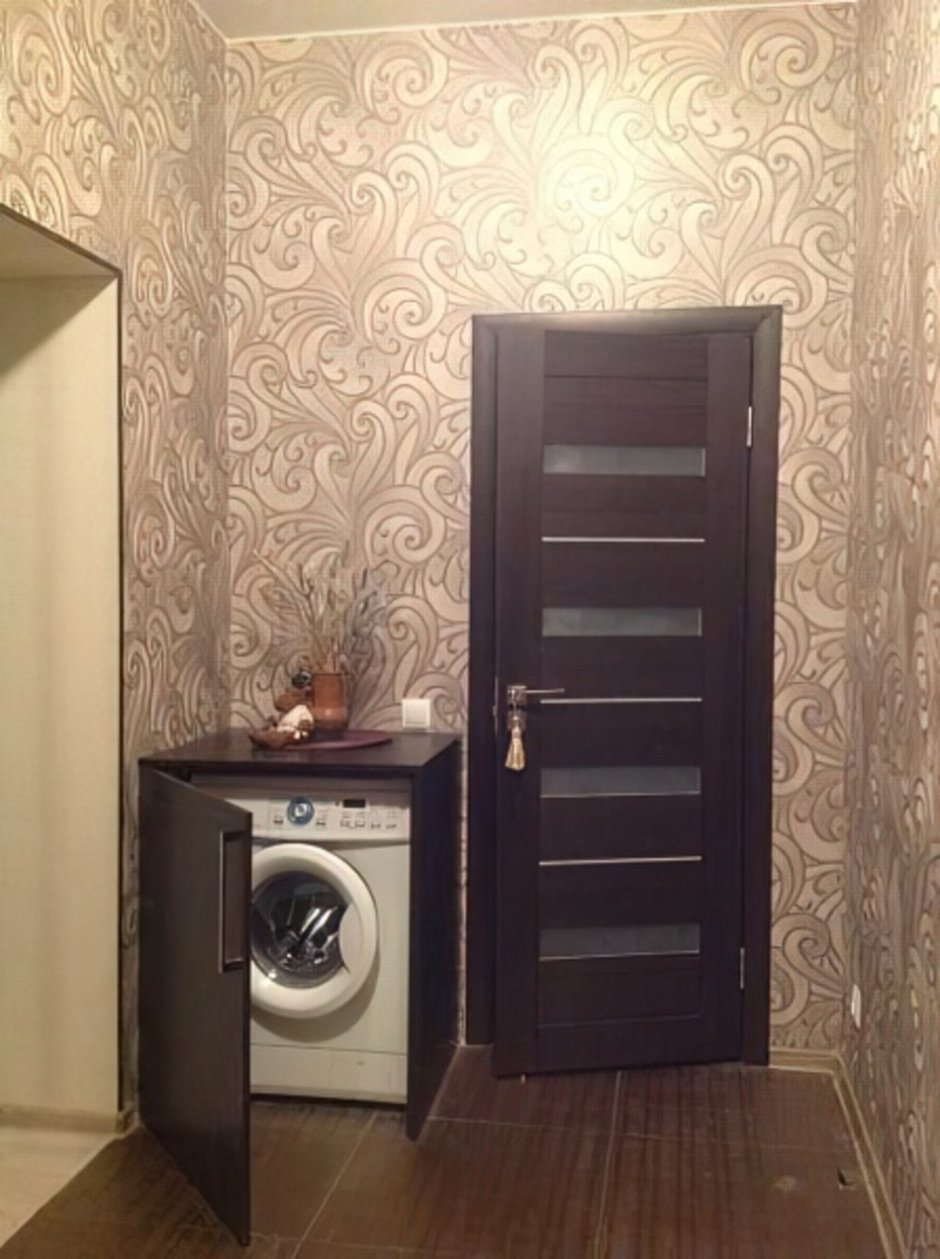 Стиральная машинка в прихожей