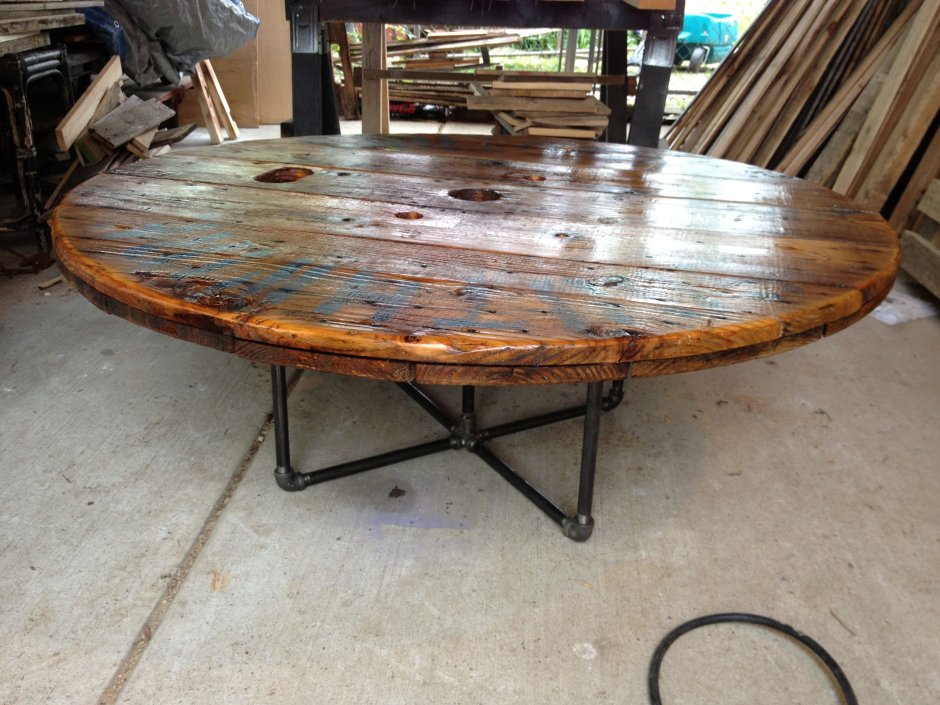 Стол из дерева в стиле Харлей Дэвидсон