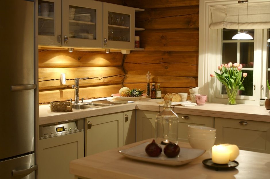 Фартук для кухни в деревянном доме