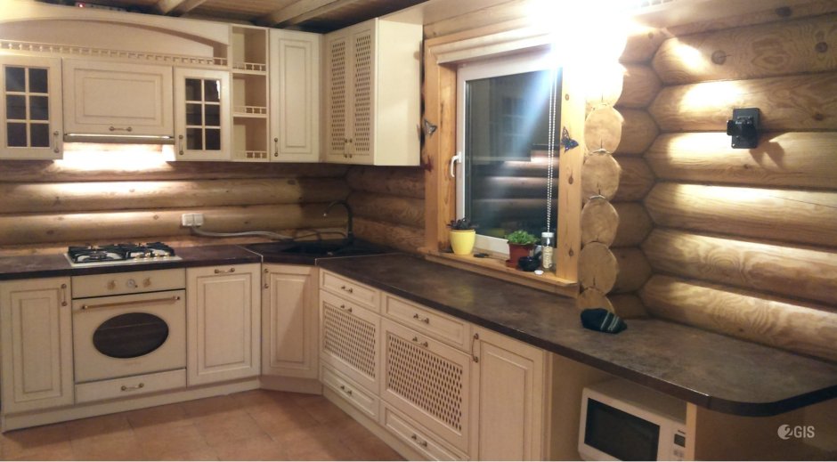 Кухня в деревянном доме