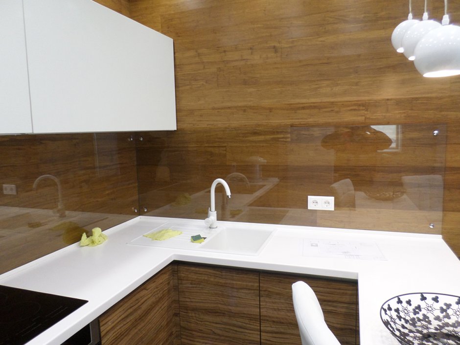 Кухня в доме из бревна