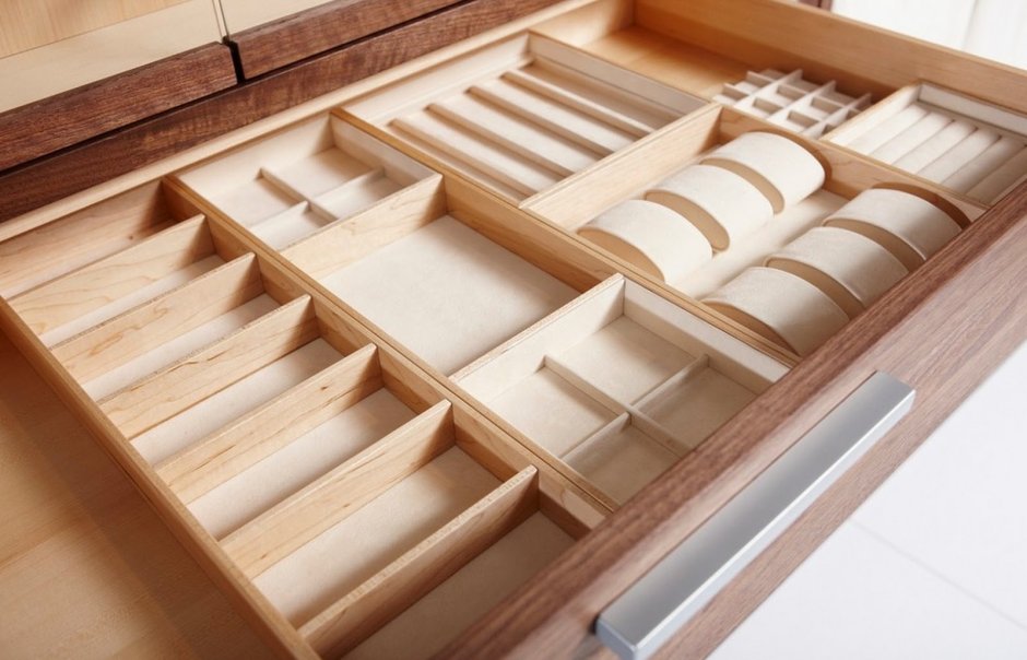 Выдвижной ящик для украшений