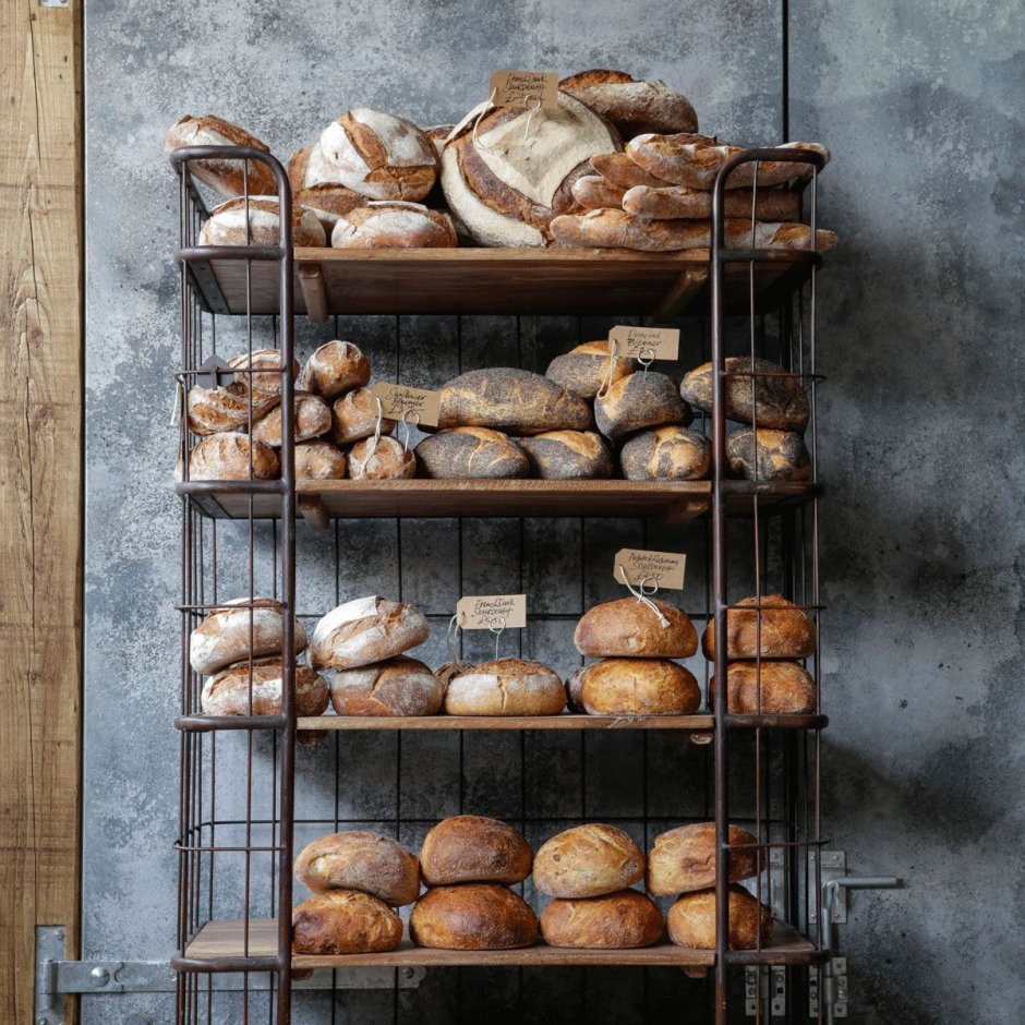 Полки для хлеба в пекарне