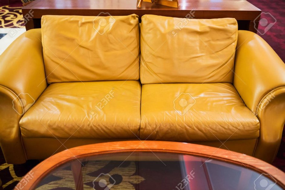 Диван желтый кожа