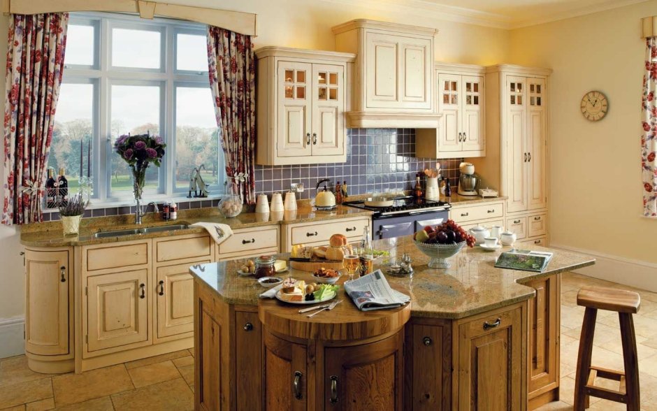 Открытые полочки на кухне