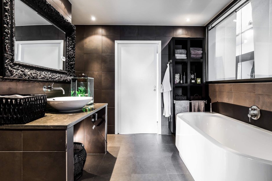 Ванная темный пол светлые стены