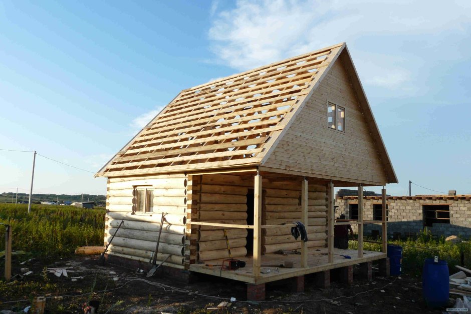 Крыша двухскатная с фронтоном для бани