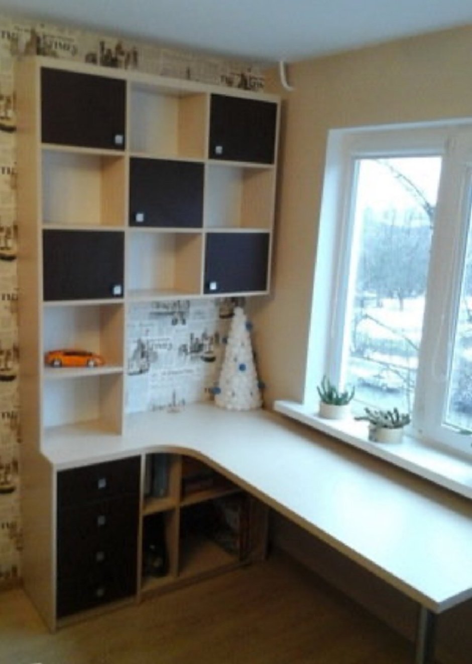 Угловой стол для школьника