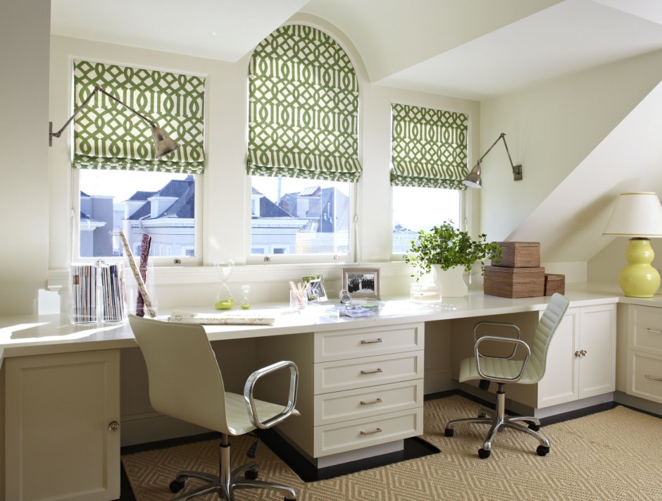 Письменный стол в эркере