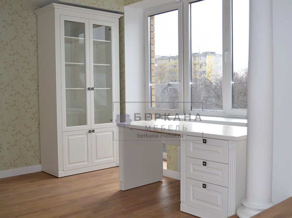 Угловой письменный стол для двоих детей