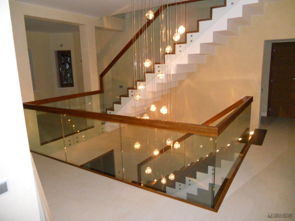 Ограждение лестницы из стекла