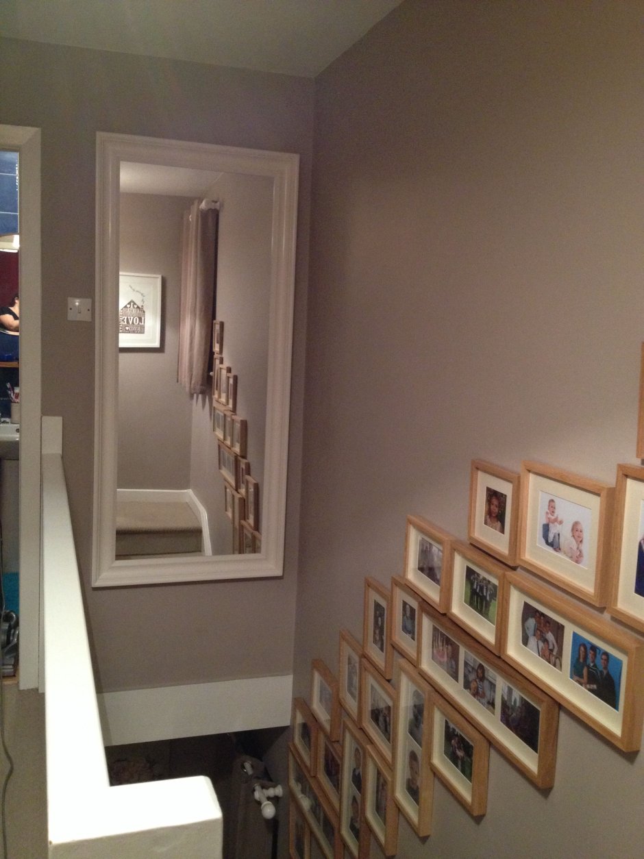 Зеркало на лестнице