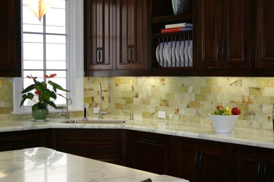 Кухонный фартук из оникса