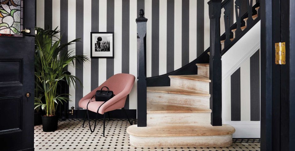 У всех двери в полоску в квартирах