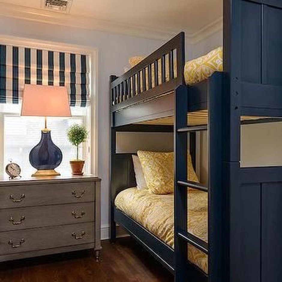 Комната с двухэтажной кроватью