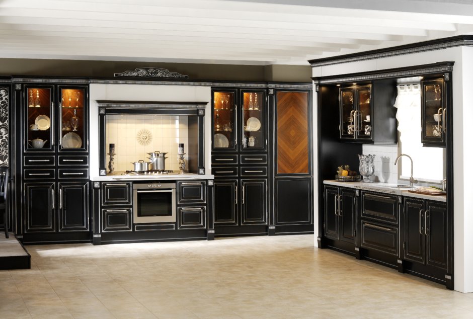 Классическая кухня с порталом