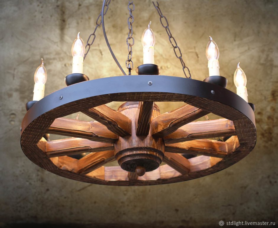 Деревянные люстры колесо