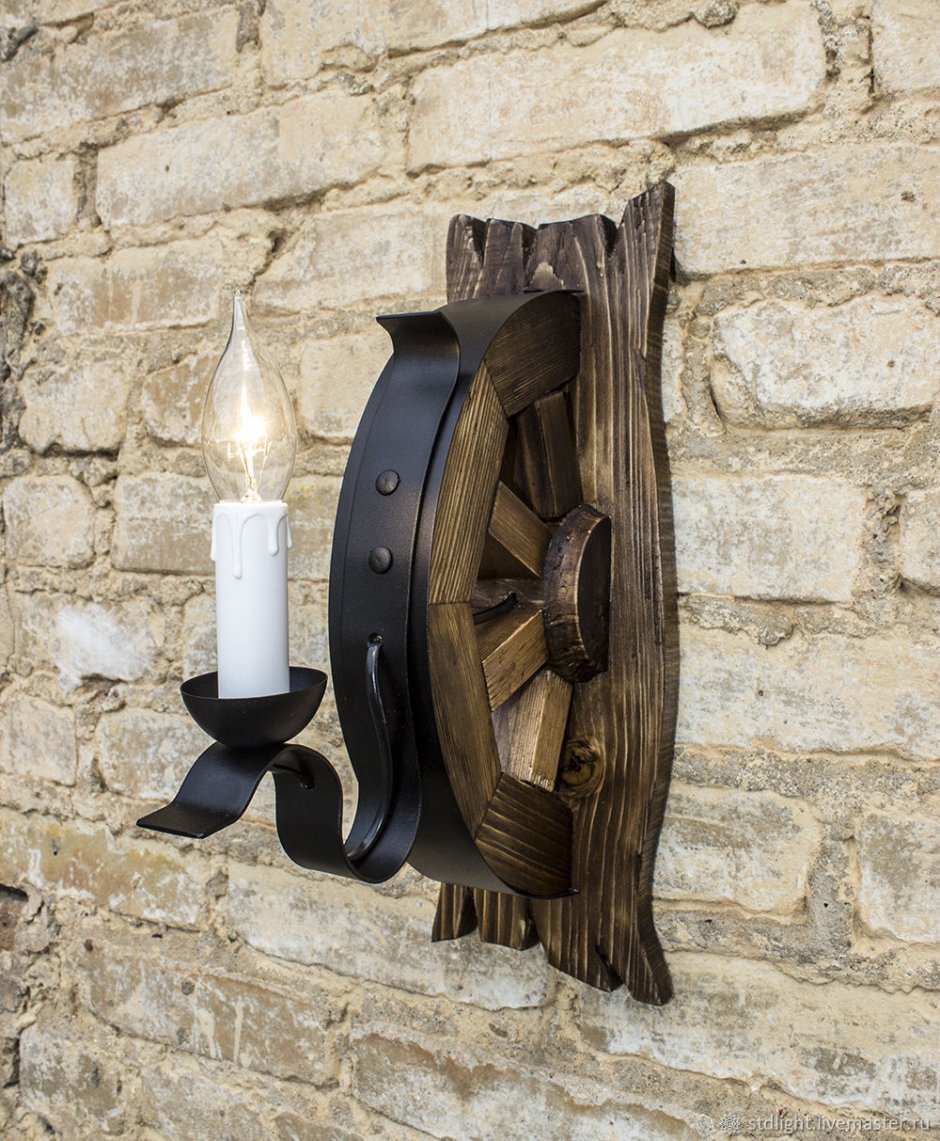 Светильник из дерева