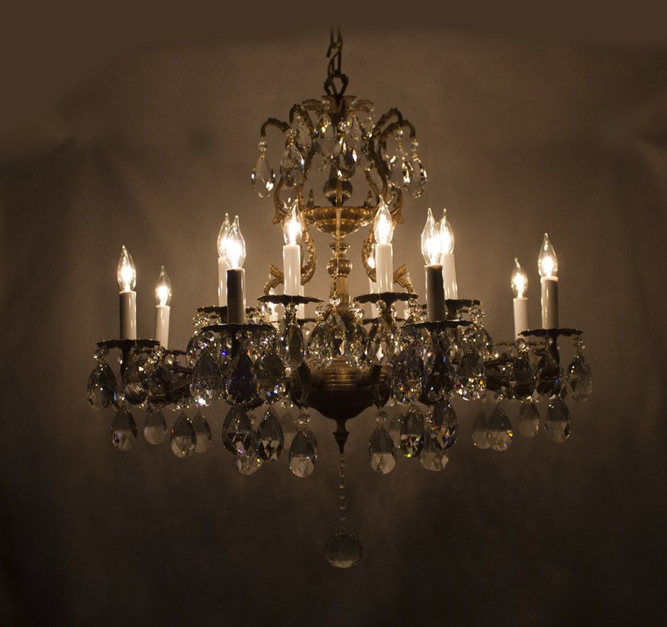 Антикварная люстра со свечами