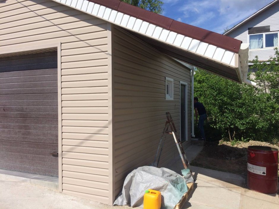 Гараж обшитый сайдингом
