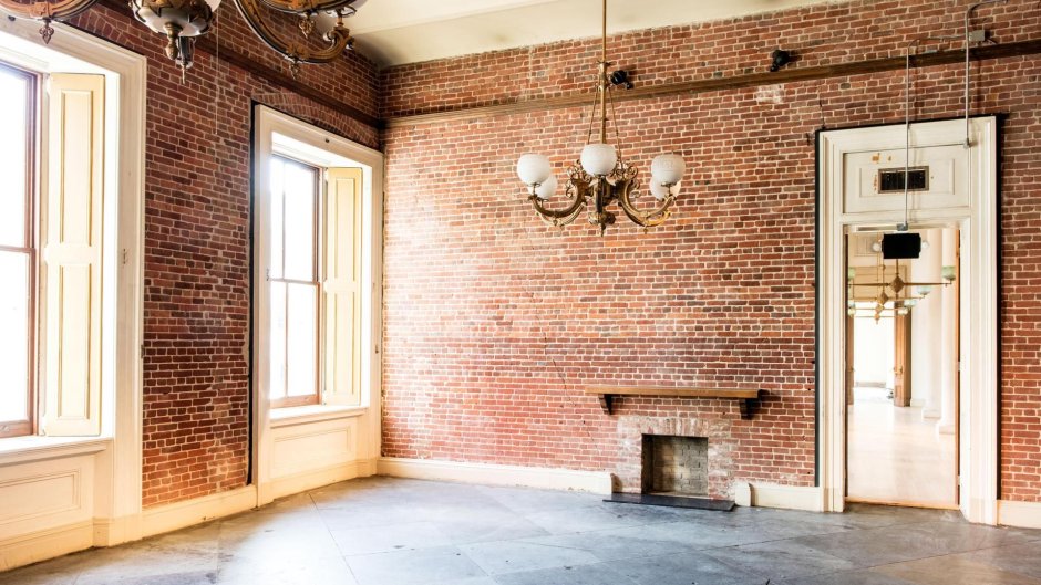 Плинтус в лофт интерьере