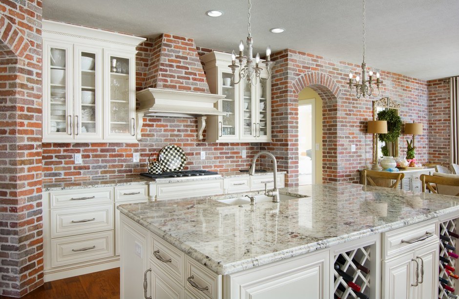 Кирпичная отделка на кухне
