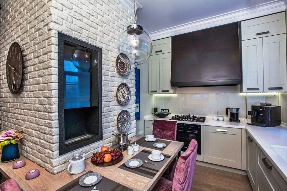 Кирпичная стена в интерьере