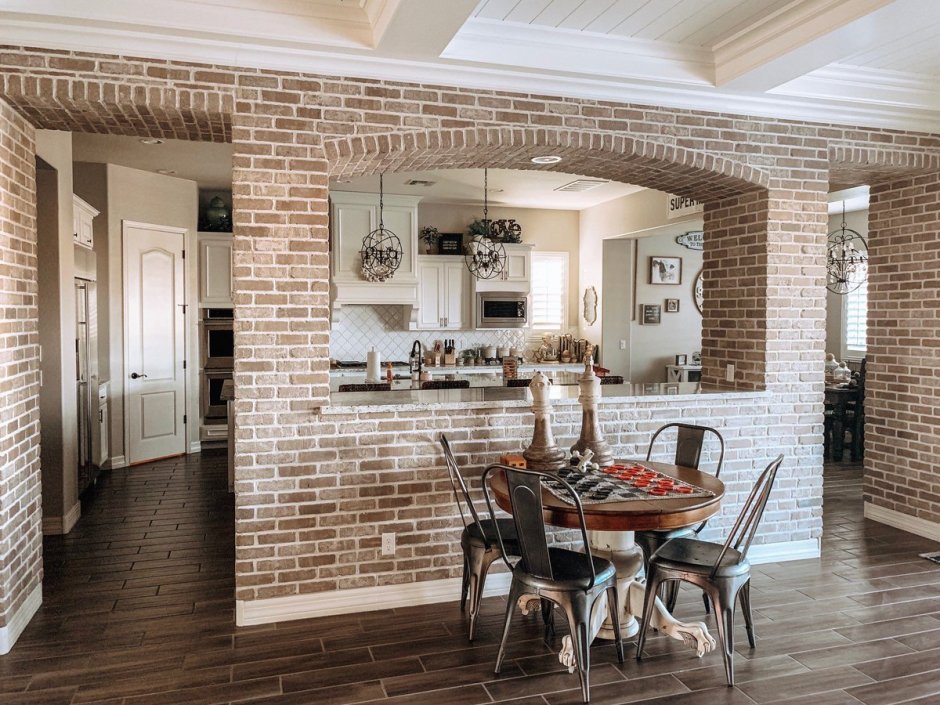 Декоративный кирпич на кухне