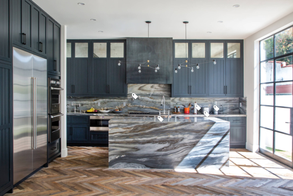 Серый мрамор и дерево в интерьере кухни