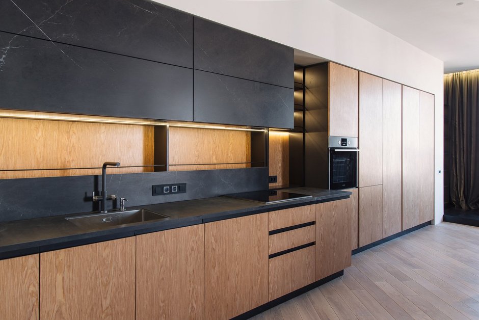 Серая двухуровневая кухня