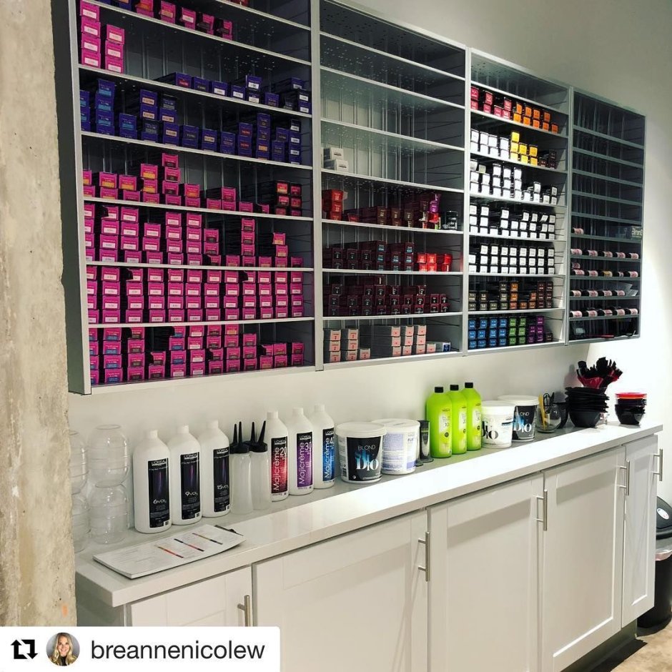 Стеллаж для красок в парикмахерскую