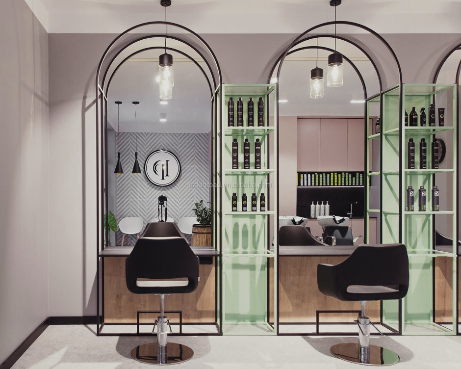 Зеркальная стена в салоне красоты