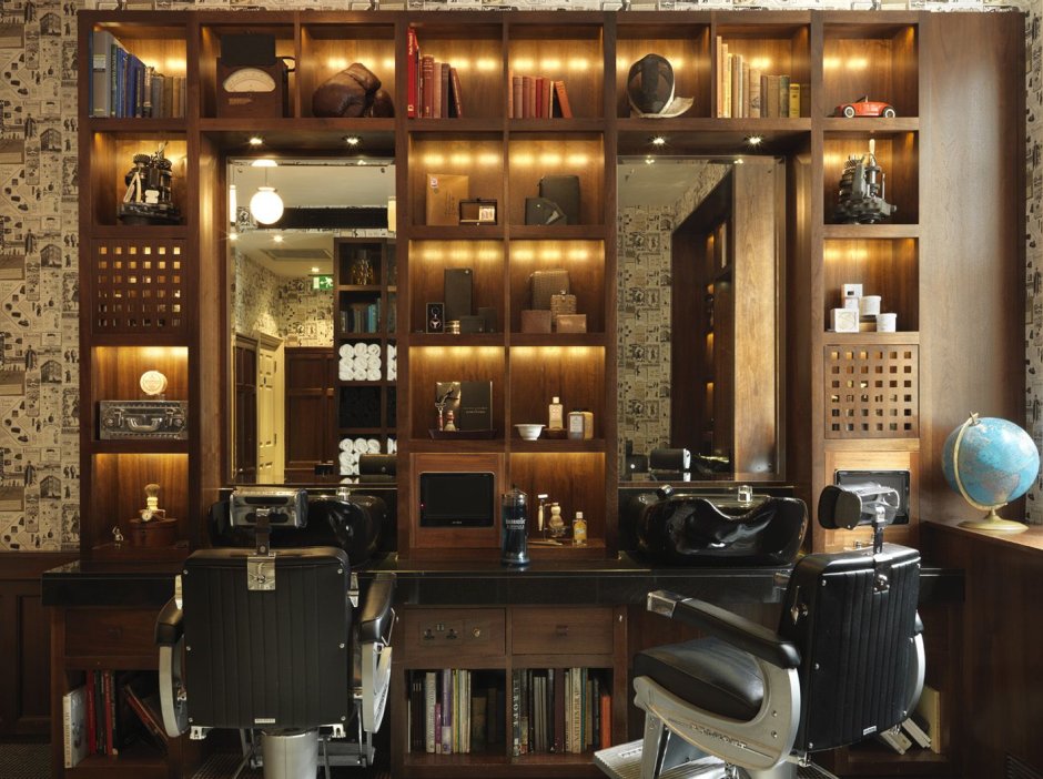 Деревянные стеллажи для косметики