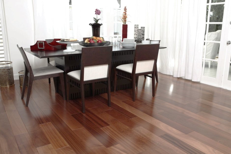 Красный ламинат в интерьере