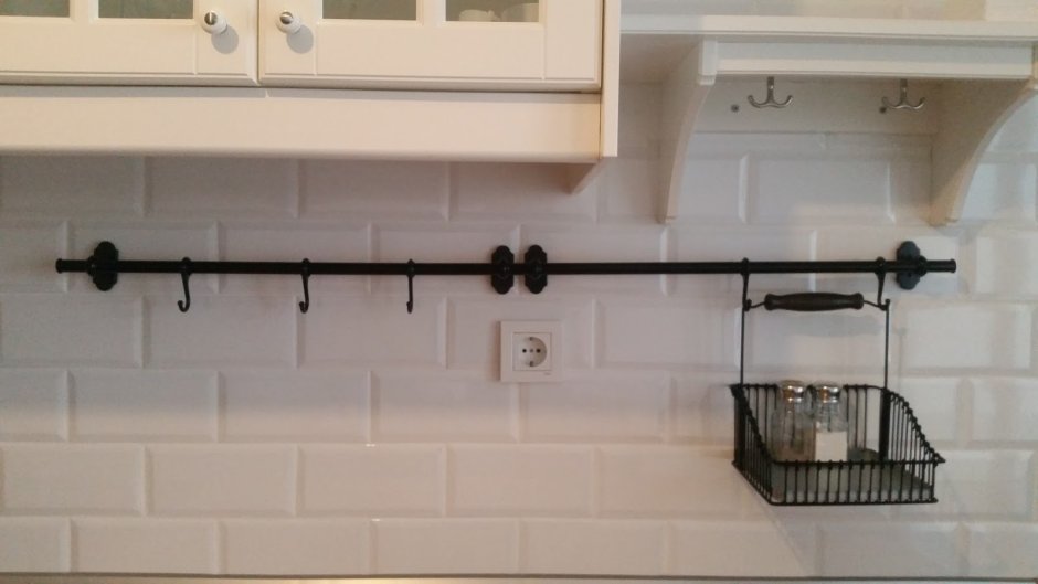 На рейлинг ФИНТОРП повешать штору